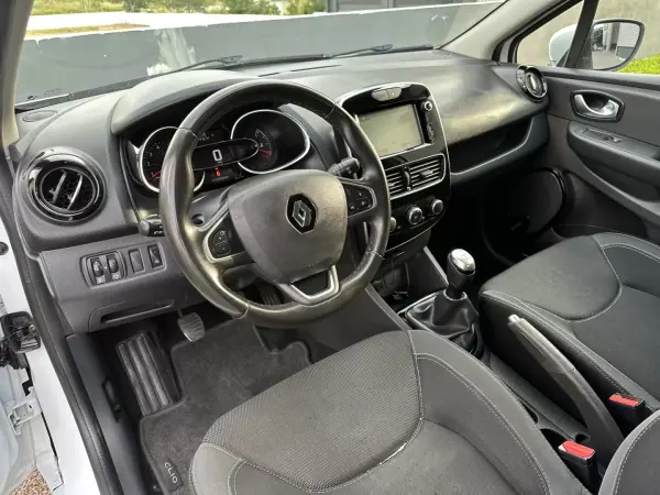 Renault Clio 2018 - 10900 EUR, 138929 km - AUTO.MOTO.pt - 138929km - foto 25 de 46