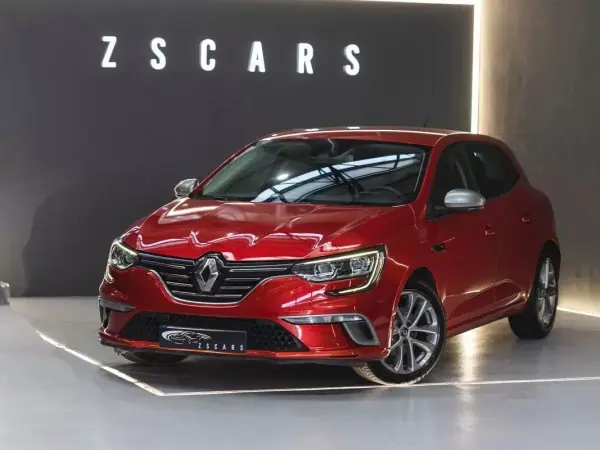 Renault Mégane 2017 - 15750 EUR, 110350 km - AUTO.MOTO.pt - 110350km - foto 2 de 17