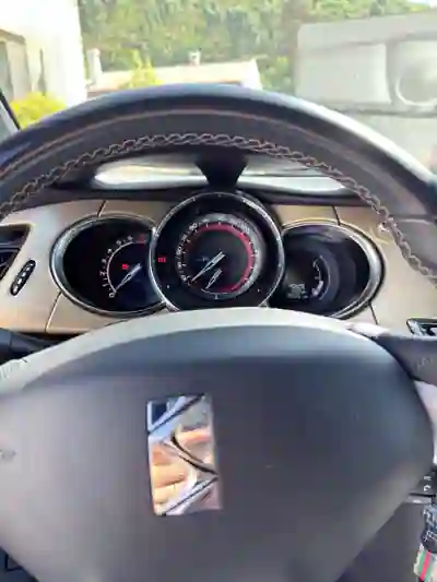 DS DS3 2018 - 16800 EUR, 130000 km - AUTO.MOTO.pt - 130000km - foto 9 de 15