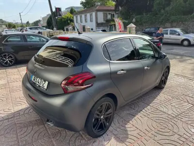 Peugeot 208 2015 - 8900 EUR, 195000 km - AUTO.MOTO.pt - 195000km - foto 7 de 29