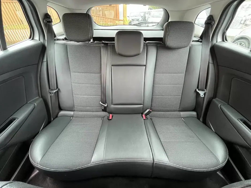 Renault Mégane Sport Tourer 2014 - 7750 EUR, 250000 km - AUTO.MOTO.pt - 250000km - foto 31 de 47