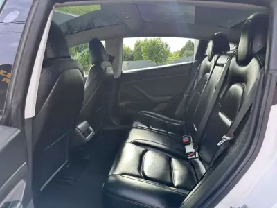 Tesla Model 3 2019 - 15500 EUR, 333000 km - AUTO.MOTO.pt - 333000km - foto 33 de 62