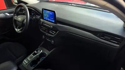 Ford Focus 2020 - 15990 EUR, 90544 km - AUTO.MOTO.pt - 90544km - foto 40 de 51