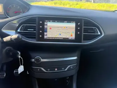 Peugeot 308 SW 2016 - 9450 EUR, 192000 km - AUTO.MOTO.pt - 192000km - foto 17 de 24