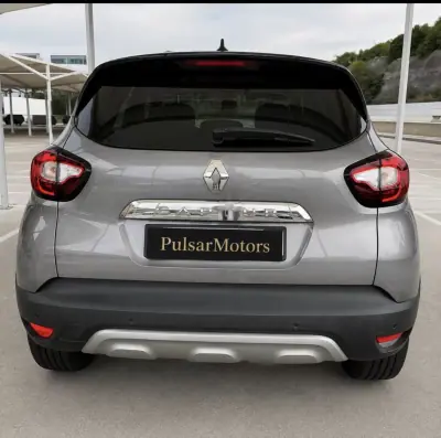 Renault Captur 2018 - 12900 EUR, 185699 km - AUTO.MOTO.pt - 185699km - foto 5 de 11