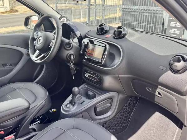 Smart ForFour 2019 - 12990 EUR, 12000 km - 12000km - foto 8 de 17
