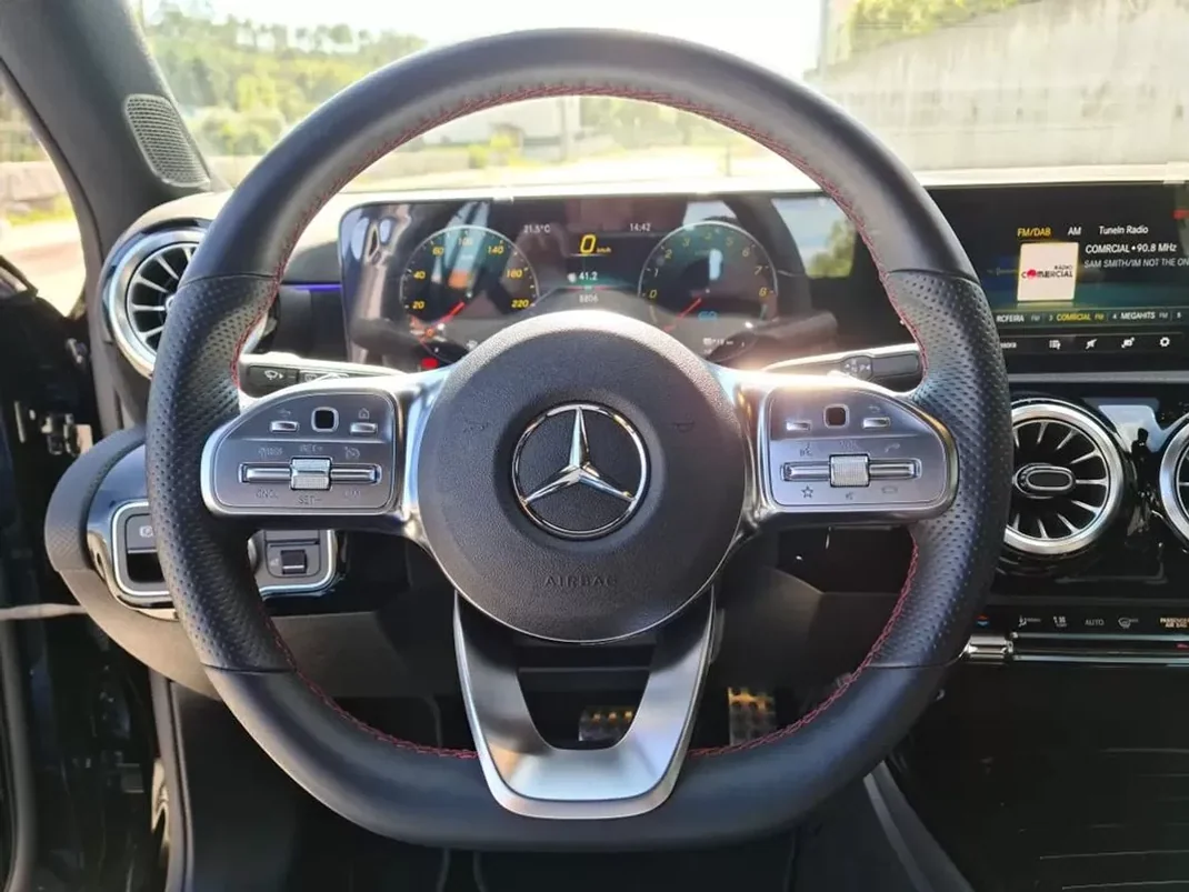 Mercedes-Benz A 250 2021 - 32000 EUR, 27000 km - AUTO.MOTO.pt - 27000km - foto 10 de 26