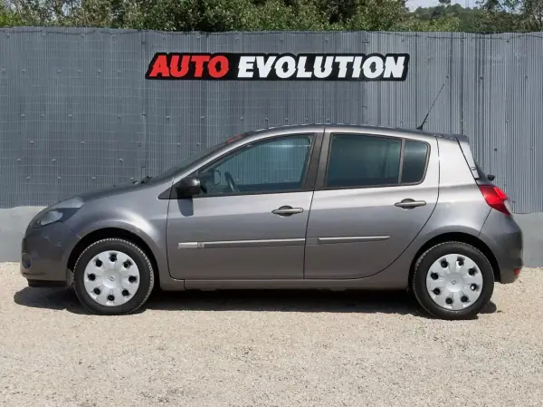 Renault Clio 2011 - 6450 EUR, 160000 km - AUTO.MOTO.pt - 160000km - foto 2 de 13