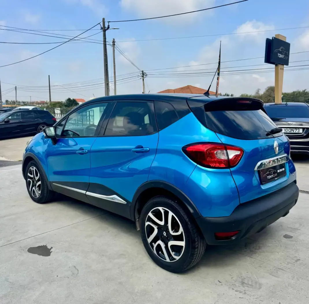 Renault Captur 2015 - 14900 EUR, 164000 km - AUTO.MOTO.pt - 164000km - foto 16 de 17