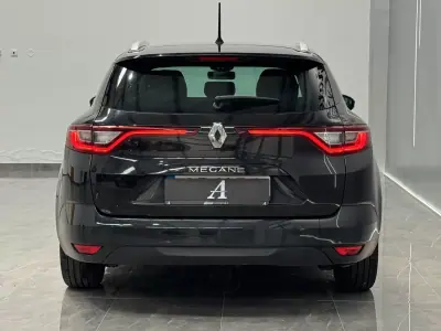 Renault Mégane Sport Tourer 2020 - 15990 EUR, 80000 km - AUTO.MOTO.pt - 80000km - foto 5 de 26