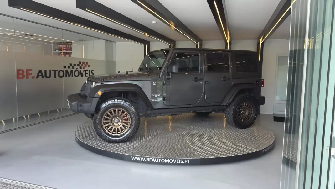 Jeep Wrangler Unlimited 2018 - 49500 EUR, 104894 km - AUTO.MOTO.pt - 104894km - foto 14 de 63