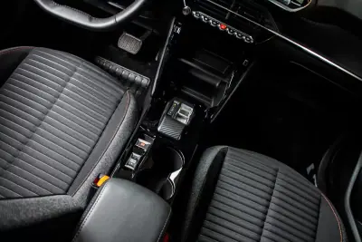 Peugeot e-208 2023 - 17800 EUR, 18457 km - AUTO.MOTO.pt - 18457km - foto 35 de 41