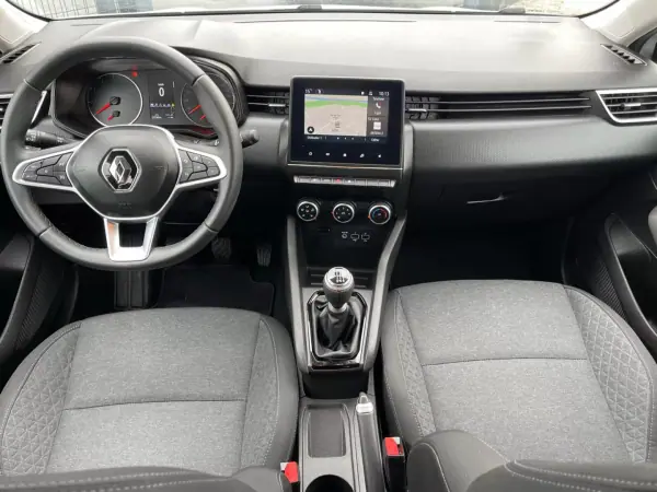 Renault Clio 2022 - 15900 EUR, 21000 km - AUTO.MOTO.pt - 21000km - foto 6 de 11