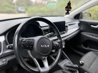 Kia Rio 2023 - 14999 EUR, 30000 km - AUTO.MOTO.pt - 30000km - foto 9 de 13