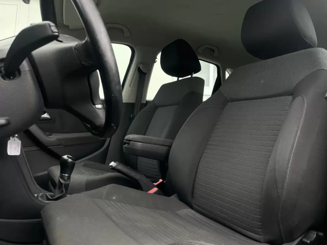 Volkswagen Polo 2013 - 7990 EUR, 168500 km - AUTO.MOTO.pt - 168500km - foto 10 de 24