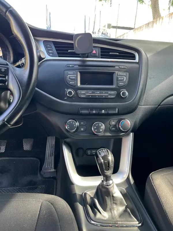 Kia Ceed 2016 - 7500 EUR, 159000 km - AUTO.MOTO.pt - 159000km - foto 9 de 10