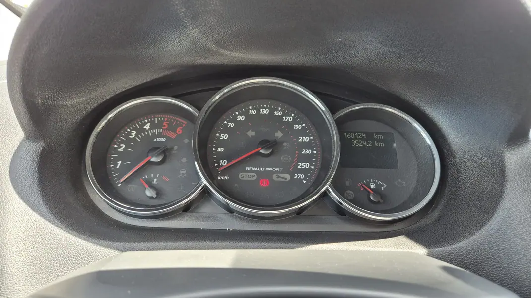 Renault Mégane 2016 - 11400 EUR, 160000 km - AUTO.MOTO.pt - 160000km - foto 7 de 9