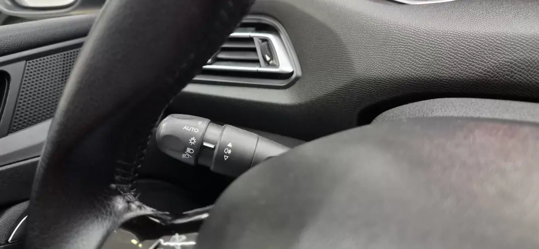 Peugeot 308 SW 2016 - 9490 EUR, 123000 km - AUTO.MOTO.pt - 123000km - foto 14 de 27