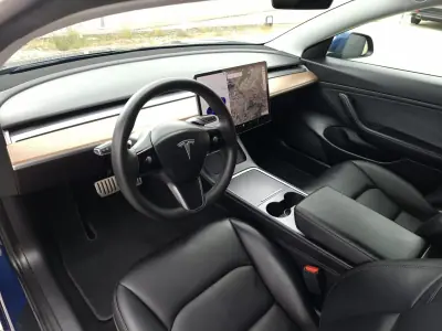 Tesla Model 3 2021 - 35990 EUR, 43640 km - AUTO.MOTO.pt - 43640km - foto 9 de 17