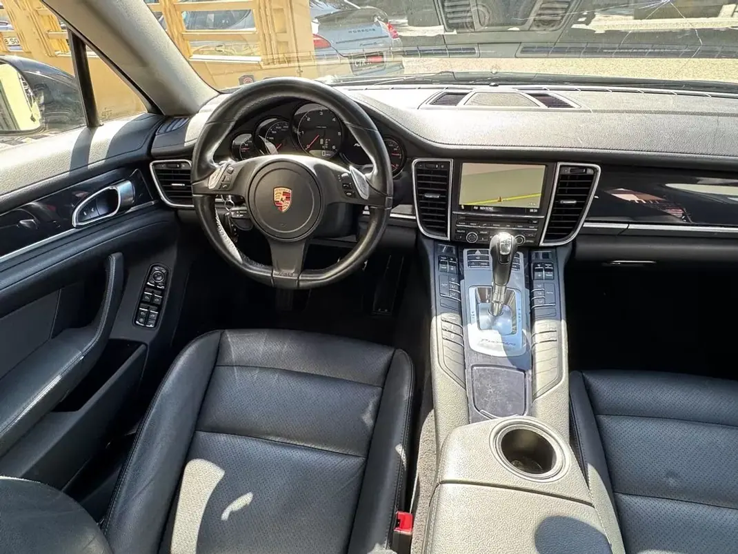 Porsche Panamera 2012 - 32900 EUR, 194000 km - AUTO.MOTO.pt - 194000km - foto 27 de 32