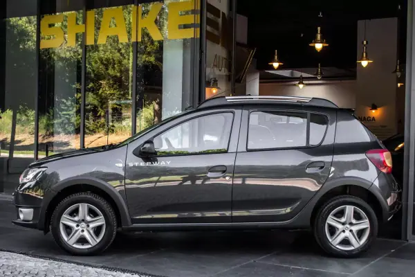 Dacia Sandero 2018 - 9750 EUR, 160273 km - AUTO.MOTO.pt - 160273km - foto 2 de 30