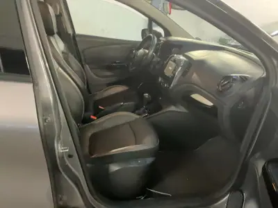 Renault Captur 2015 - 11995 EUR, 102500 km - AUTO.MOTO.pt - 102500km - foto 8 de 12