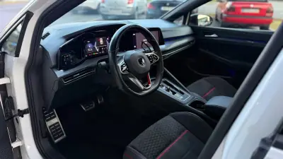 Volkswagen Golf 2021 - 39900 EUR, 55600 km - AUTO.MOTO.pt - 55600km - foto 21 de 26