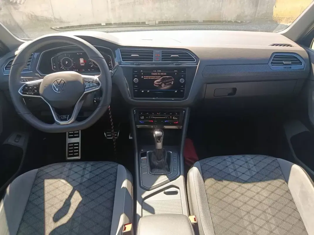 Volkswagen Tiguan 2021 - 28900 EUR, 141000 km - AUTO.MOTO.pt - 141000km - foto 10 de 33