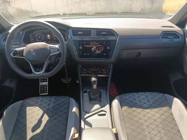 Volkswagen Tiguan 2021 - 28900 EUR, 141000 km - AUTO.MOTO.pt - 141000km - foto 10 de 33