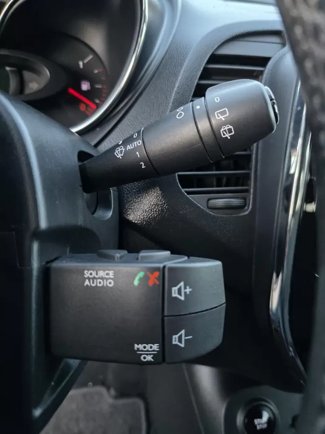 Renault Captur 2016 - 11990 EUR, 118000 km - AUTO.MOTO.pt - 118000km - foto 32 de 32