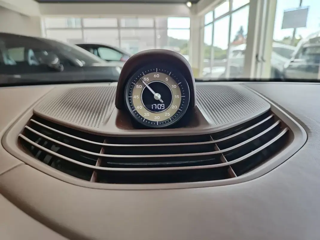 Porsche Taycan 2020 - 61500 EUR, 54000 km - AUTO.MOTO.pt - 54000km - foto 30 de 37