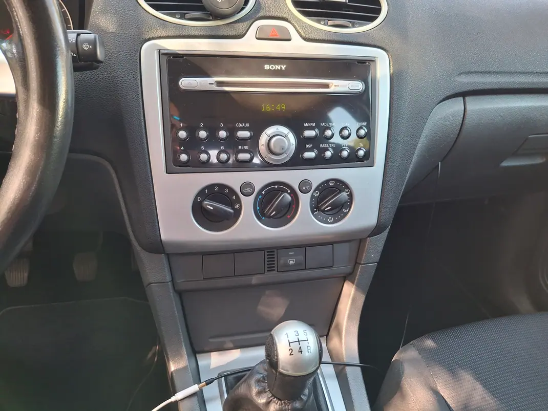 Ford Focus SW 2006 - 4000 EUR, 215000 km - AUTO.MOTO.pt - 215000km - foto 9 de 10