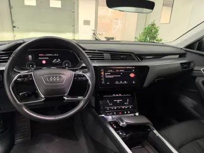 Audi e-tron 2019 - 27990 EUR, 113000 km - AUTO.MOTO.pt - 113000km - foto 9 de 35
