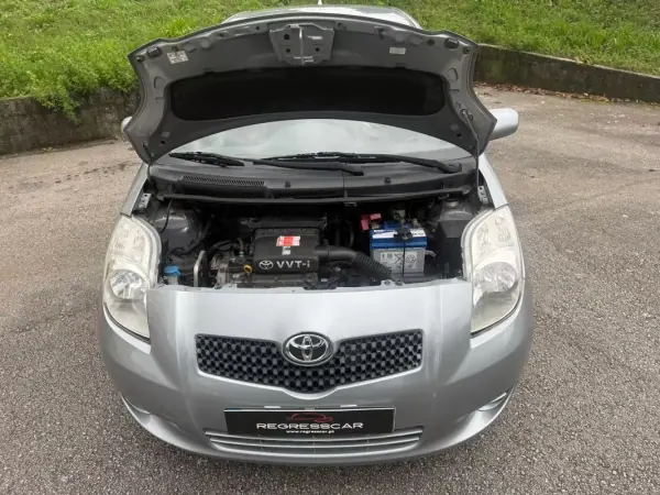 Toyota Yaris 2006 - 6900 EUR, 168000 km - AUTO.MOTO.pt - 168000km - foto 22 de 25