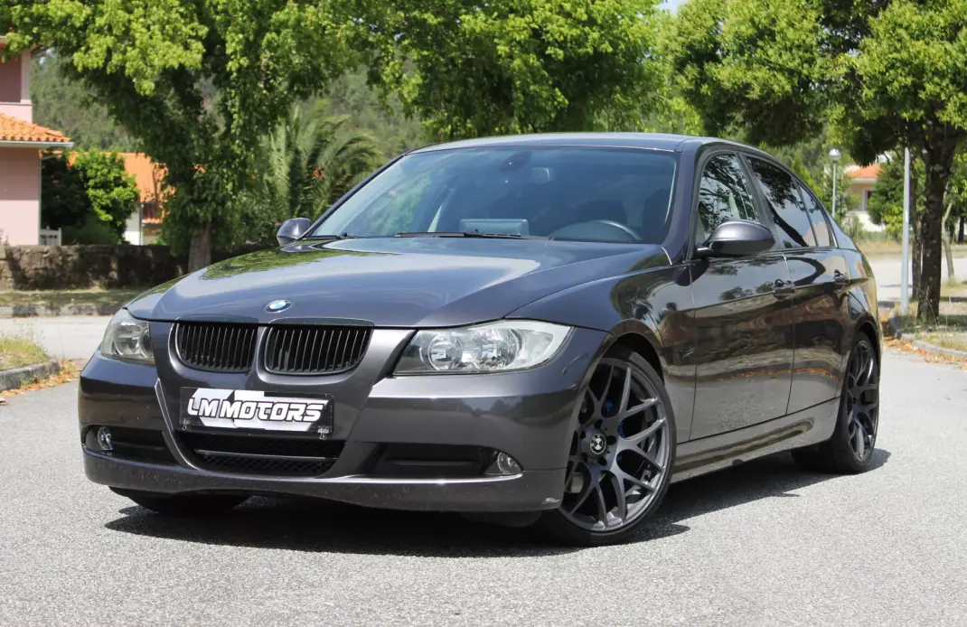 BMW 320 2008 - 8990 EUR, 338000 km - AUTO.MOTO.pt - 338000km - foto 1 de 35
