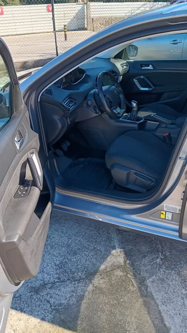 Peugeot 308 SW 2016 - 8850 EUR, 192092 km - AUTO.MOTO.pt - 192092km - foto 8 de 29