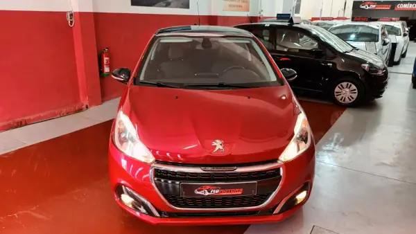 Peugeot 208 2015 - 11990 EUR, 110463 km - AUTO.MOTO.pt - 110463km - foto 18 de 71