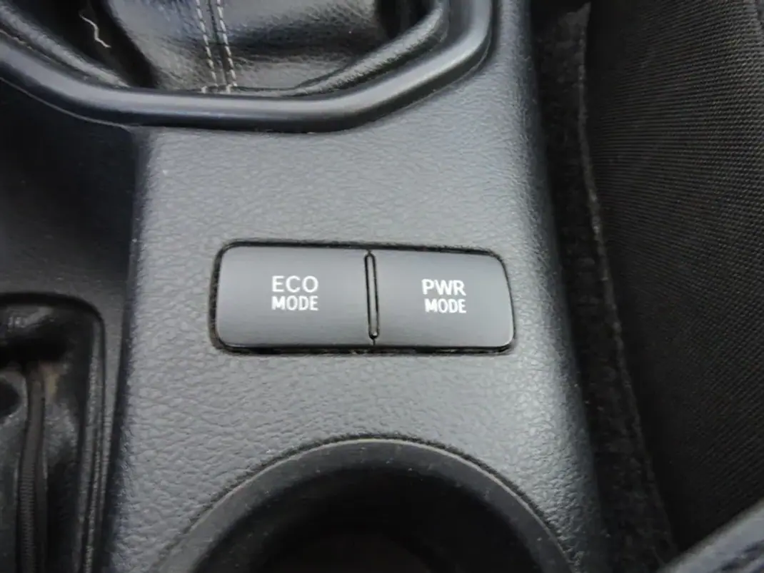 Toyota Hilux 2018 - 31500 EUR, 212452 km - 212452km - foto 11 de 11