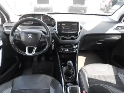 Peugeot 2008 2013 - 9900 EUR, 158211 km - AUTO.MOTO.pt - 158211km - foto 9 de 12