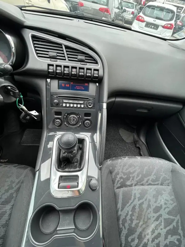 Peugeot 3008 2012 - 7500 EUR, 276404 km - 276404km - foto 13 de 19