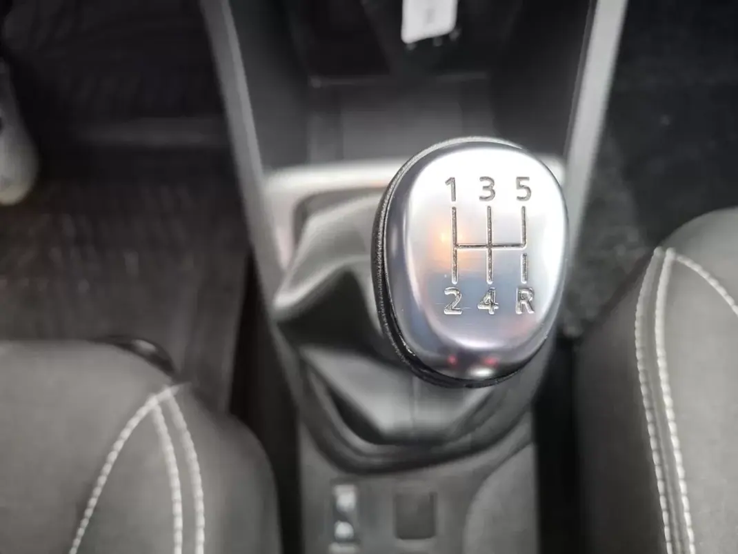 Renault Clio Sport Tourer 2018 - 11250 EUR, 87756 km - AUTO.MOTO.pt - 87756km - foto 21 de 30