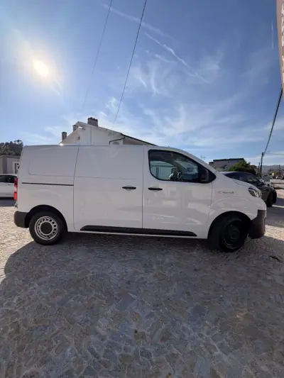 Toyota Proace Verso Electric 2024 - 19500 EUR, 33000 km - AUTO.MOTO.pt - 33000km - foto 4 de 9