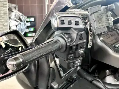 Honda Gold Wing 2008 - 14900 EUR, 77093 km - AUTO.MOTO.pt - 77093km - foto 6 de 21