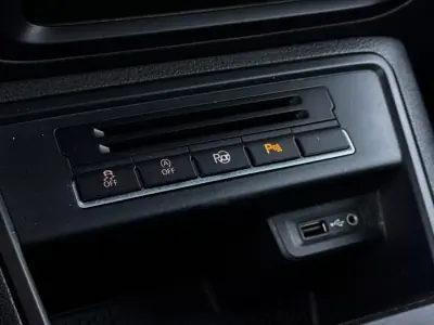 Volkswagen Tiguan 2016 - 16990 EUR, 190300 km - AUTO.MOTO.pt - 190300km - foto 28 de 34