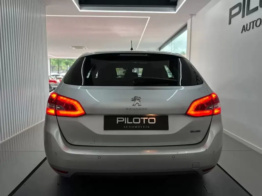 Peugeot 308 SW 2016 - 7990 EUR, 212792 km - AUTO.MOTO.pt - 212792km - foto 7 de 22