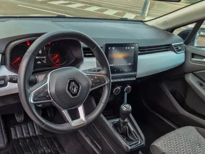 Renault Clio 2022 - 16800 EUR, 55061 km - AUTO.MOTO.pt - 55061km - foto 8 de 9
