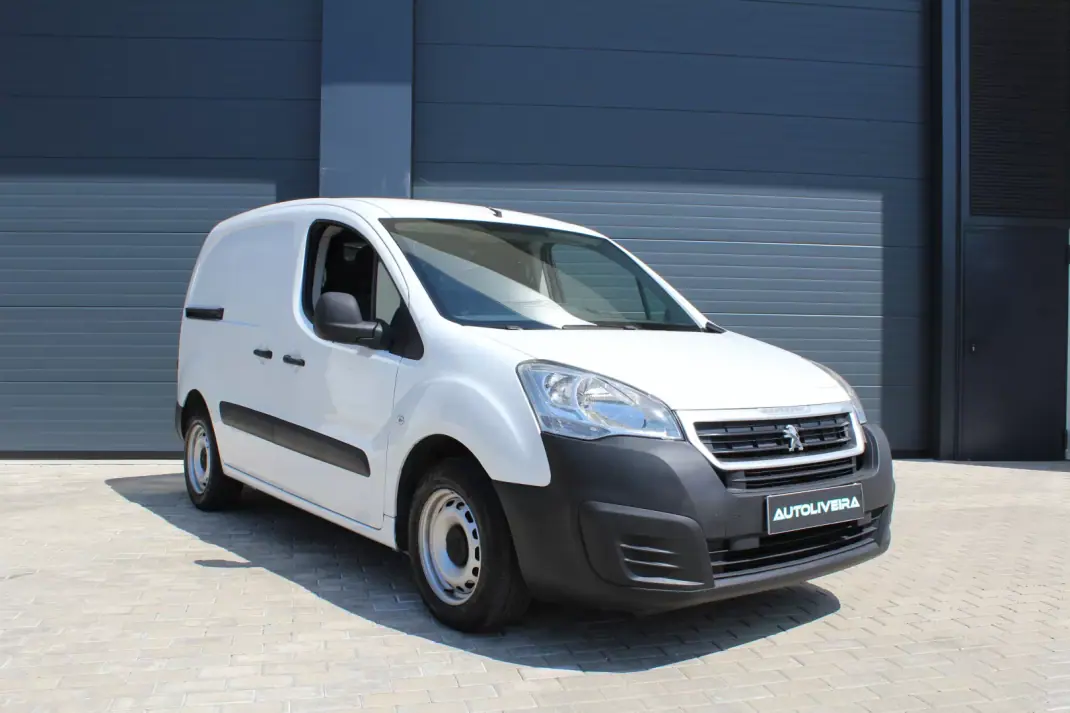Peugeot Partner 1.6 Blue-HDi Confort L1 2018 - 10000 EUR, 235830 km - AUTO.MOTO.pt - 235830km - foto 1 de 17