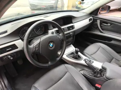 BMW 318 2010 - 8900 EUR, 360000 km - AUTO.MOTO.pt - 360000km - foto 15 de 27