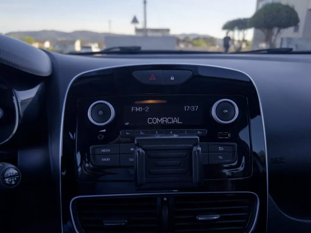 Renault Clio VAN 1.5 Blue DCi AIR NAV 2017 - 8990 EUR, 231000 km - AUTO.MOTO.pt - 231000km - foto 19 de 26