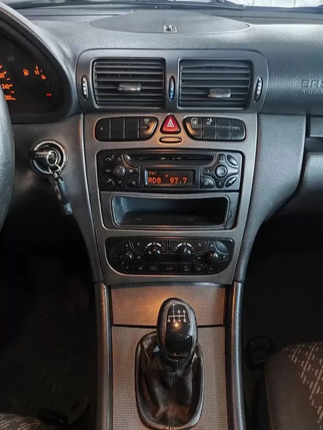 Mercedes-Benz C 220 2000 - 5750 EUR, 372700 km - AUTO.MOTO.pt - 372700km - foto 37 de 60